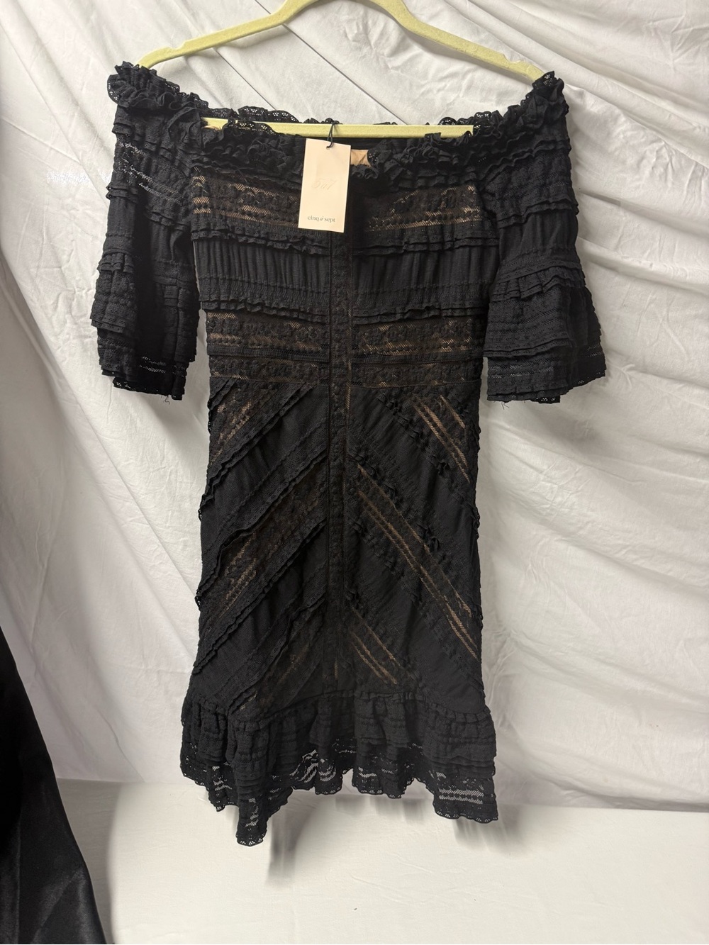 cinq a sept Black Off-Shoulder Lace YaYa Mini Dress size XS